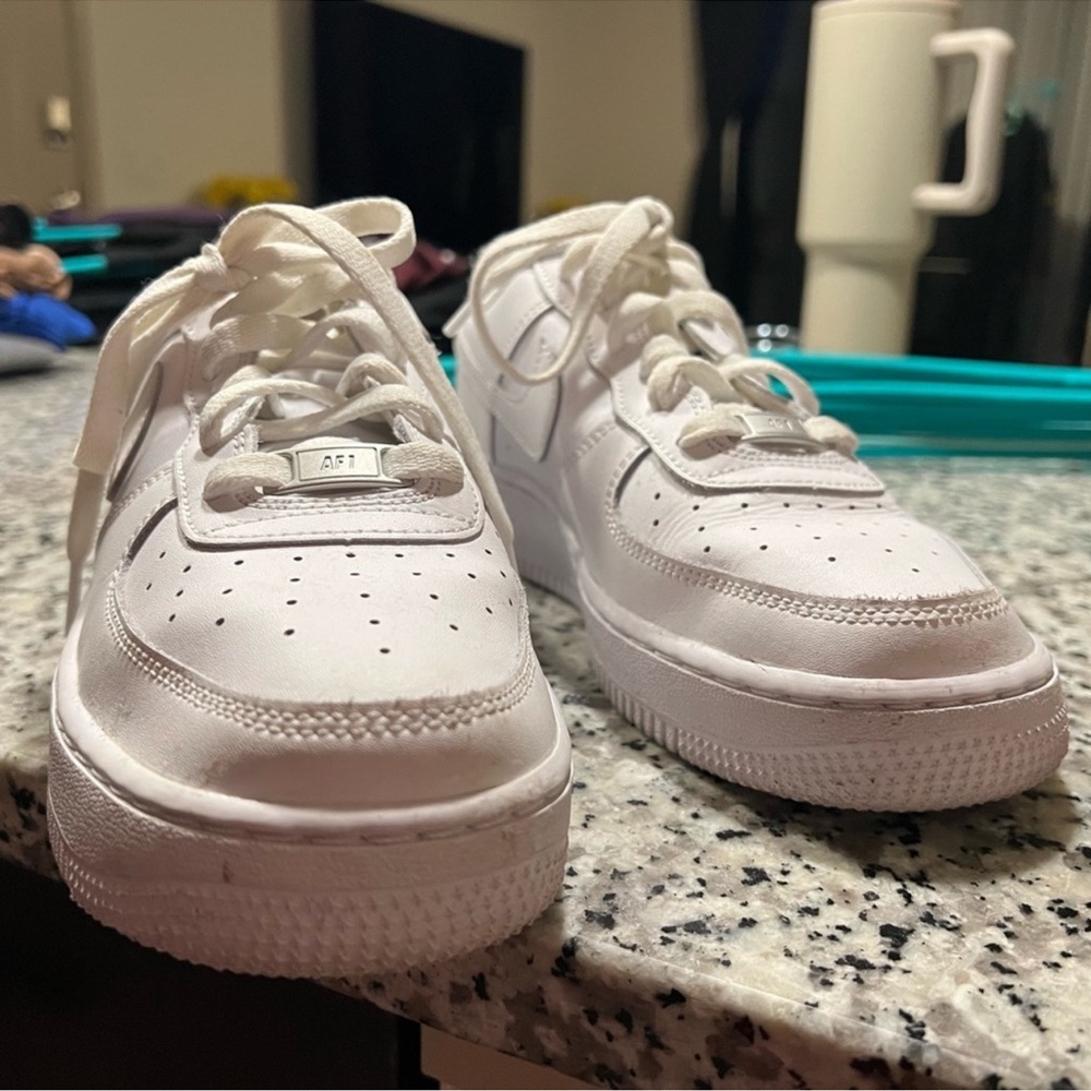 AF1 - Picture 2 of 3